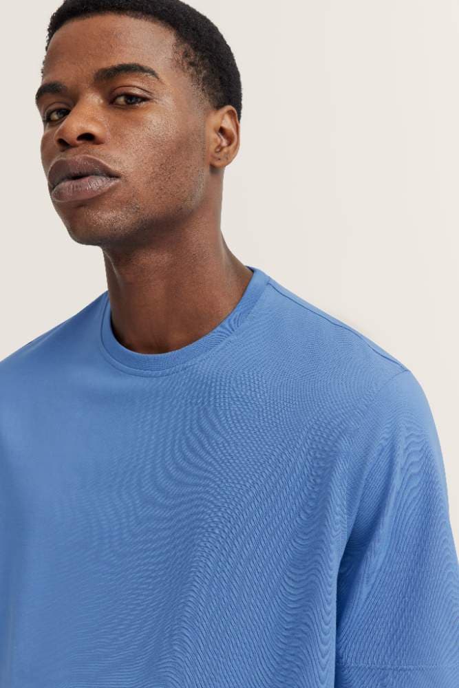 Men`s basic t-shirt image 2
