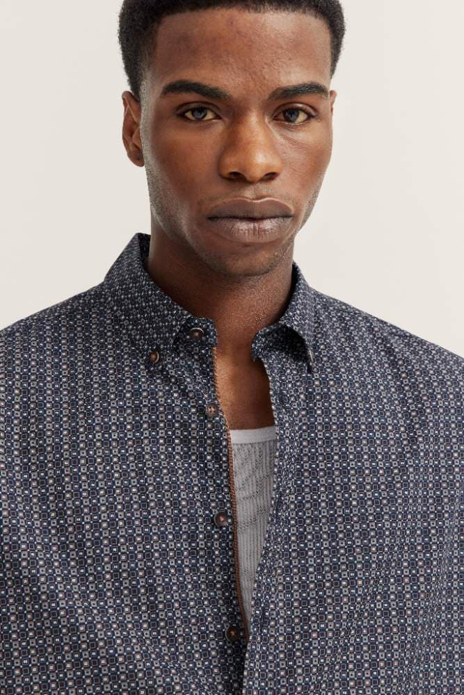 Men`s shirt image 3